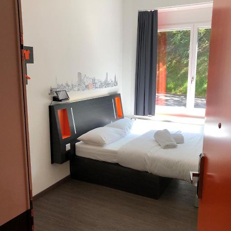 Easyhotel Zurich West Exterior photo