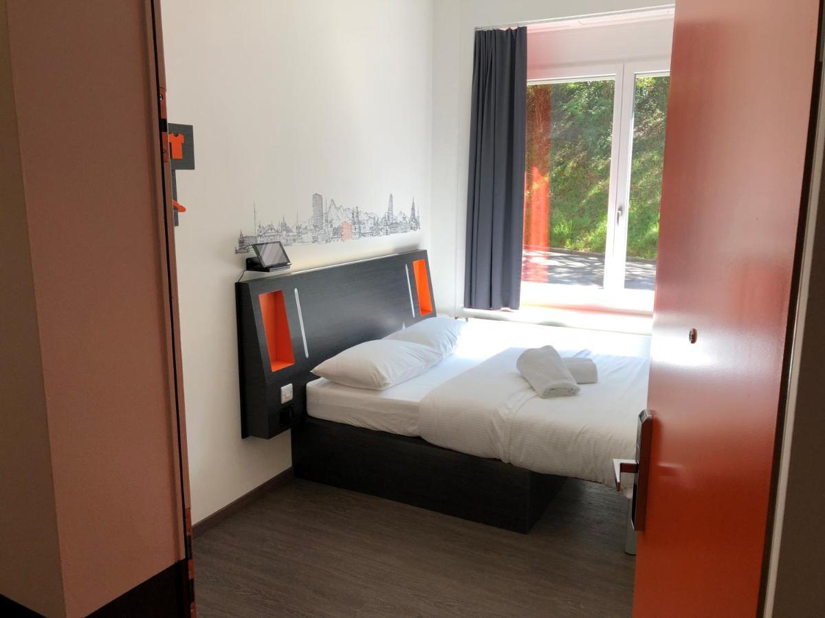 Easyhotel Zurich West Exterior photo