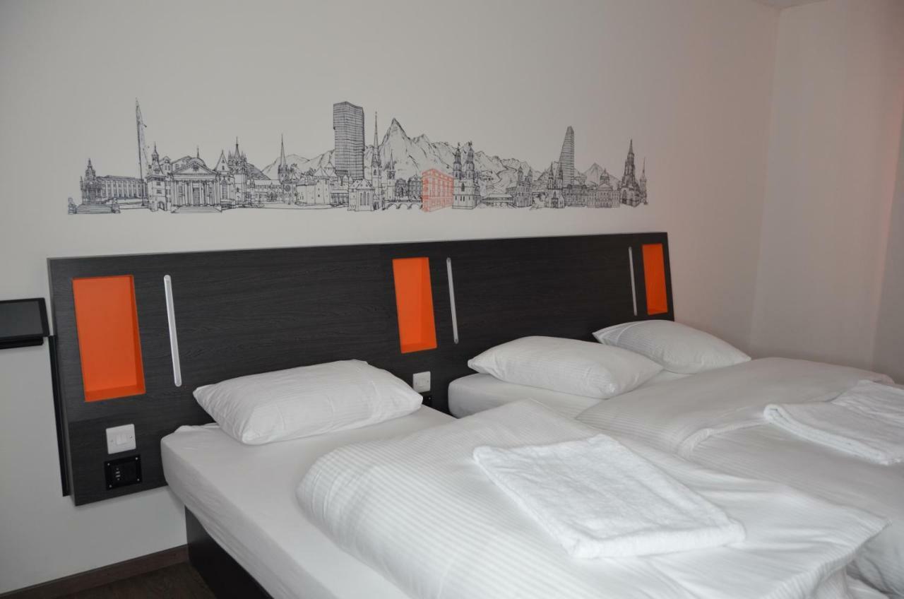 Easyhotel Zurich West Exterior photo